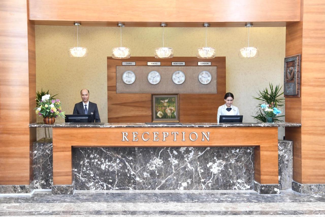 Tolip Family Park Hotel Il Il Cairo Esterno foto Reception desk