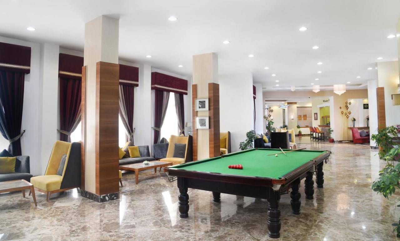Tolip Family Park Hotel Il Il Cairo Esterno foto The pool table at the hotel