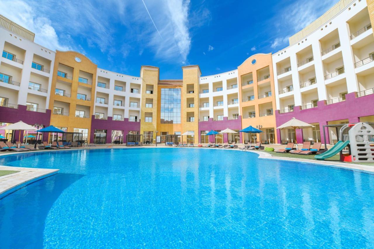 Tolip Family Park Hotel Il Il Cairo Esterno foto The swimming pool at the hotel