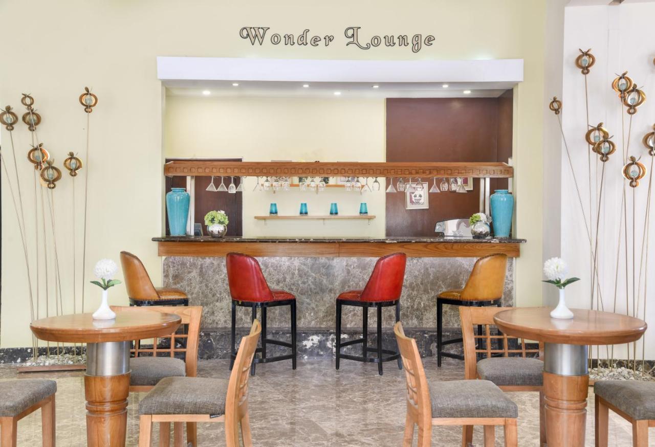 Tolip Family Park Hotel Il Il Cairo Esterno foto Owner's Lounge at the airport
