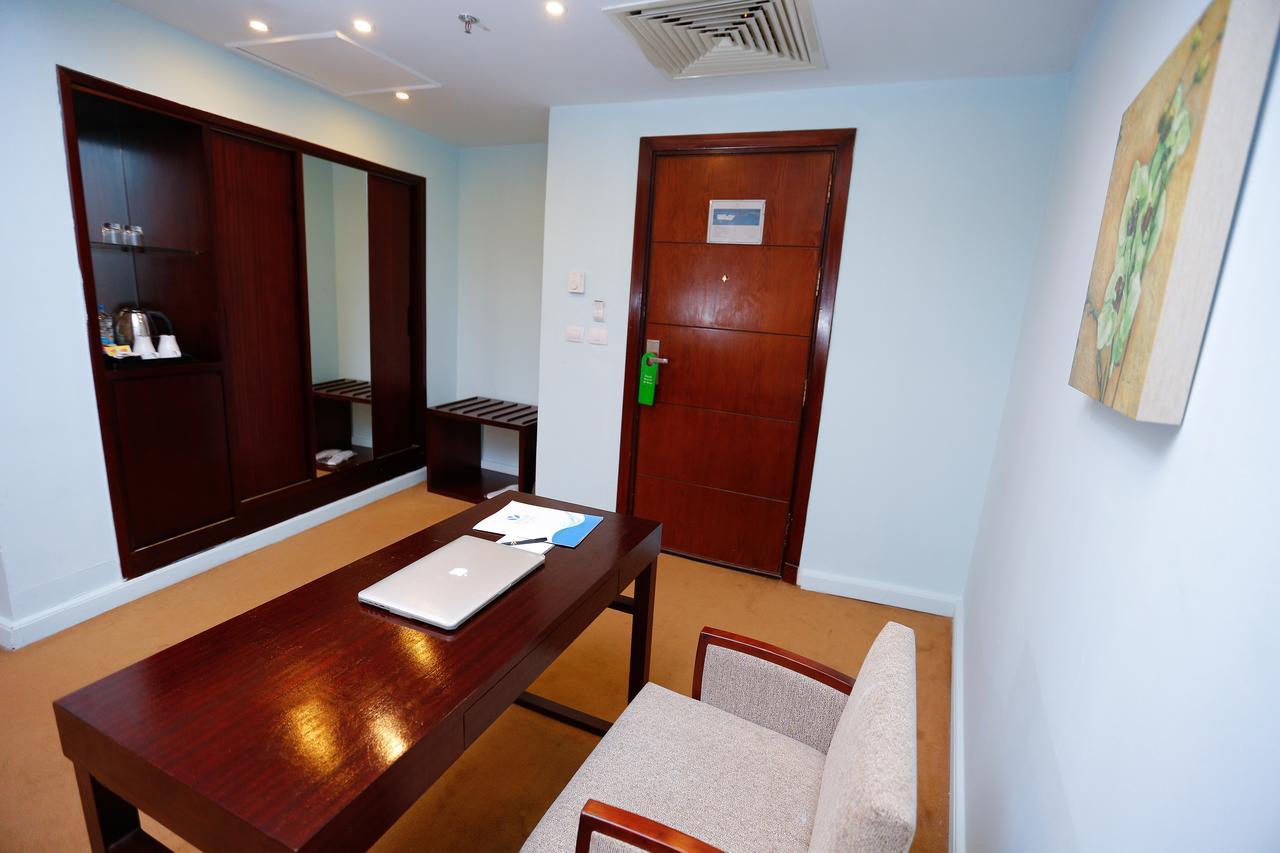Tolip Family Park Hotel Il Il Cairo Esterno foto A room at the hotel