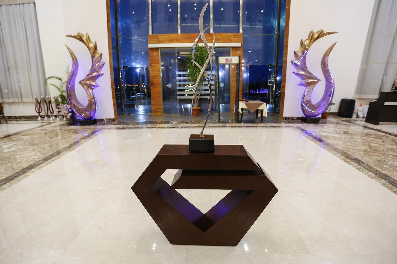 Tolip Family Park Hotel Il Il Cairo Esterno foto The lobby of the hotel